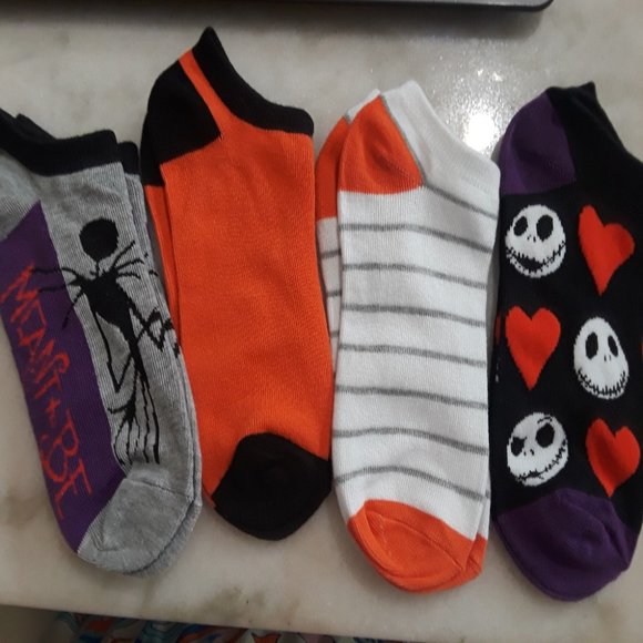 THE NIGHTMARE BEFORE CHRISTMAS WOMEN 4 PK SOCKS - Picture 1 of 1